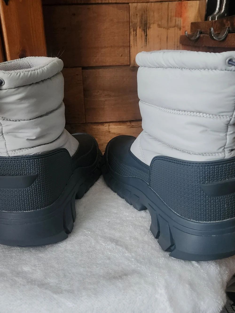 Hunter Intrepid Women's Short Winter Rain Boots With Quilted Upper Size 9